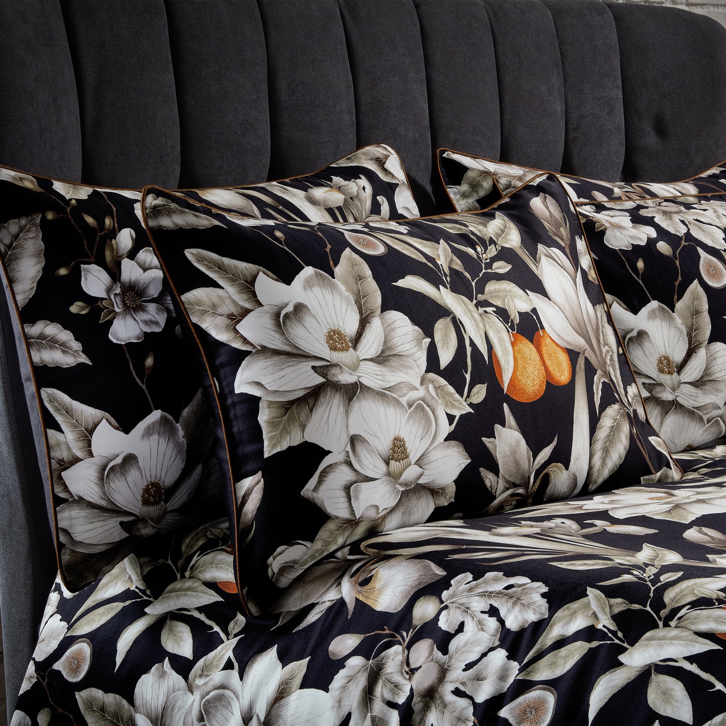 LAVISH PIPED PILLOWCASE PAIRS NOIR