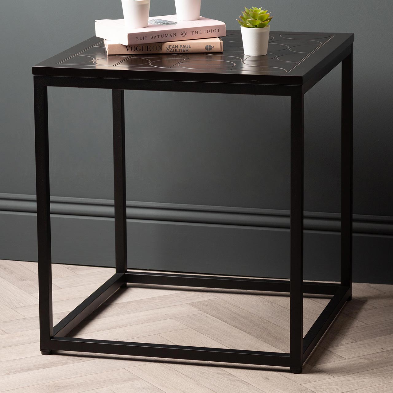 Solenn Black End Table - KD