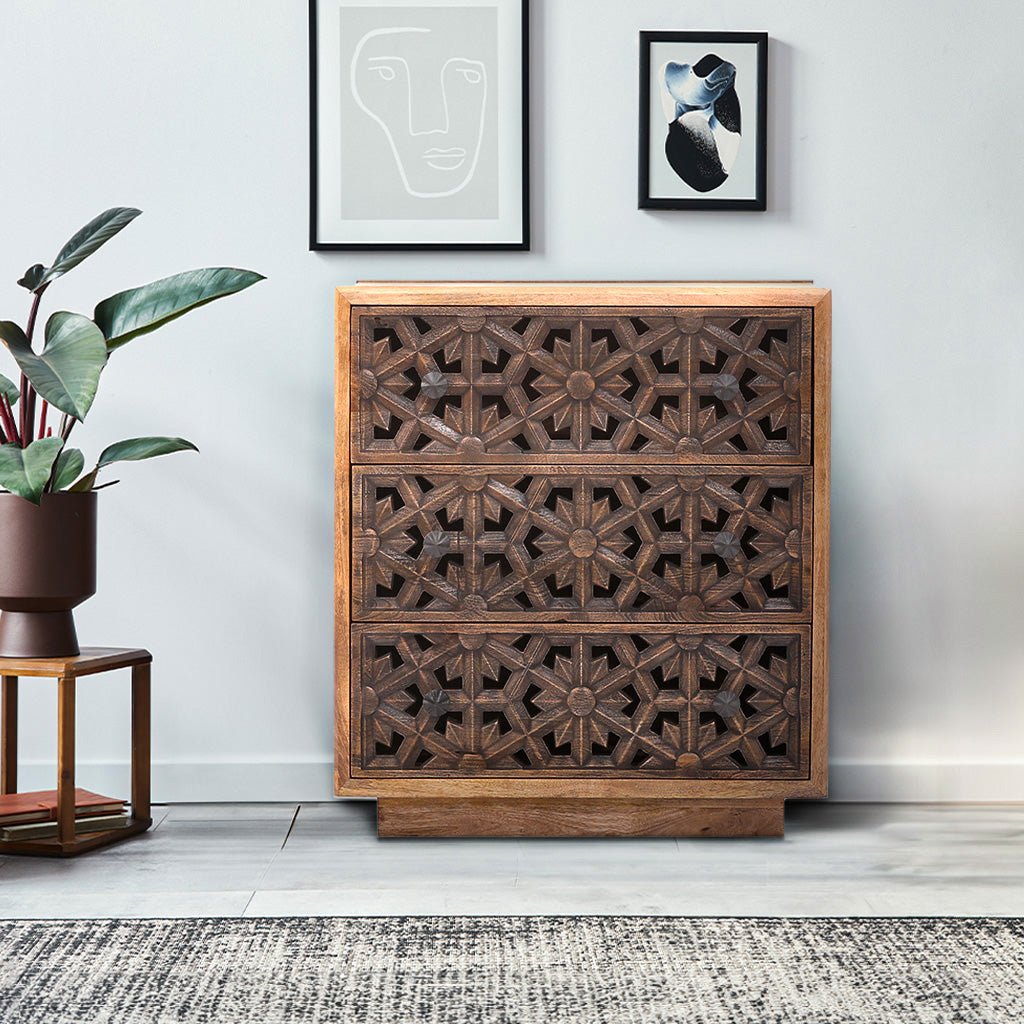 Styled hallway with console table, mirror and decorative accessories — Xshowhome