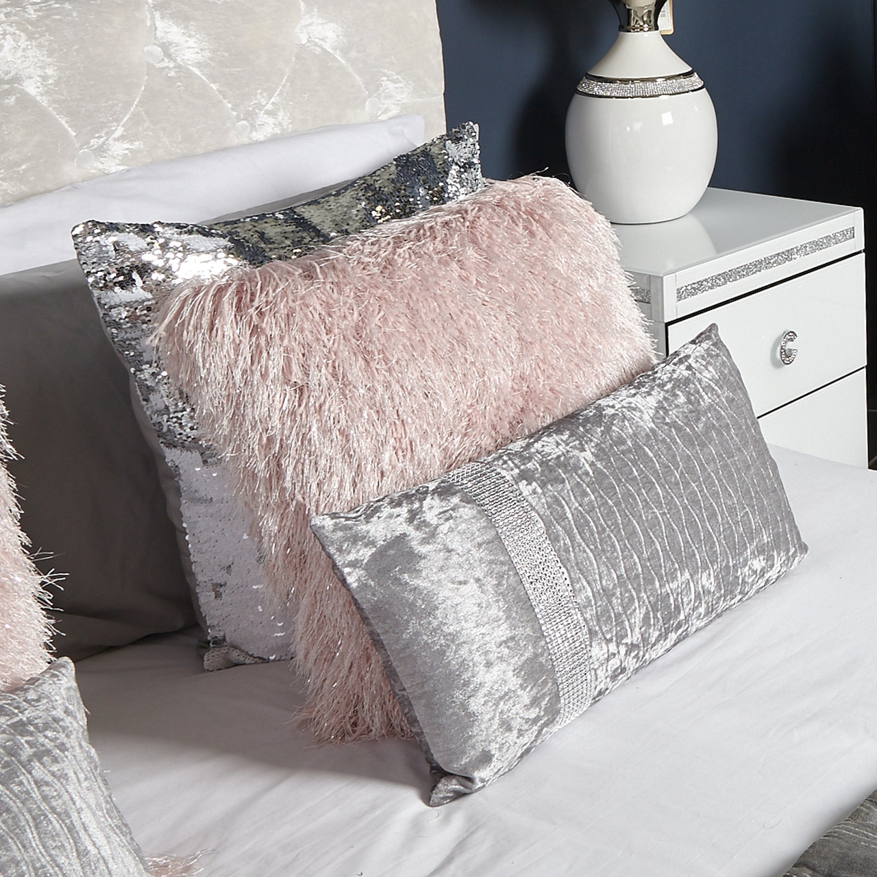 Unfld CU565 45x45 Fluffy Cu Cov Pink Silver