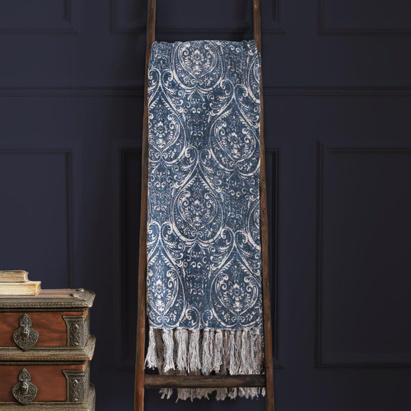 Durelle 130x170 Throw Delph Blue - lifestyle