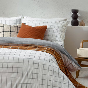Howarth Check Super King Duvet Set White/Black - Riva