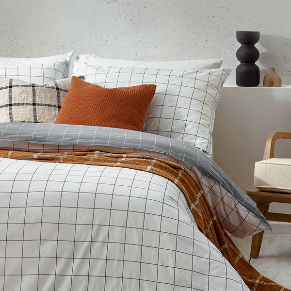 Howarth Check Super King Duvet Set White/Black - Riva