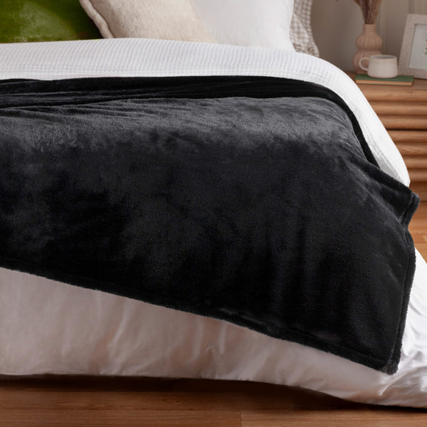 Kallu 130x180 Throw Black - lifestyle