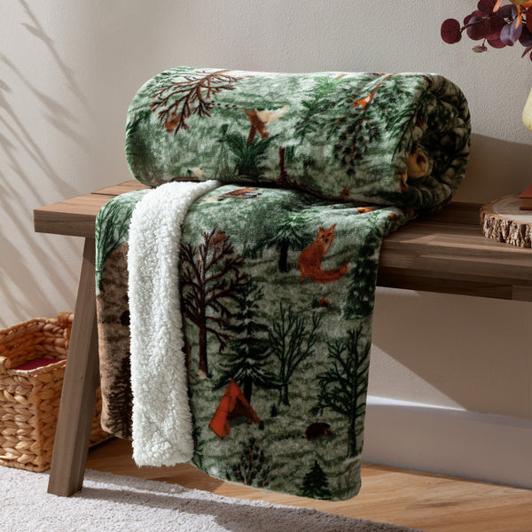 Lodge Wood 130x150 Throw Oak Green - lifestyle