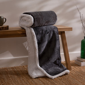 Lux Sherpa Fleece 127x152 Charc - lifestyle