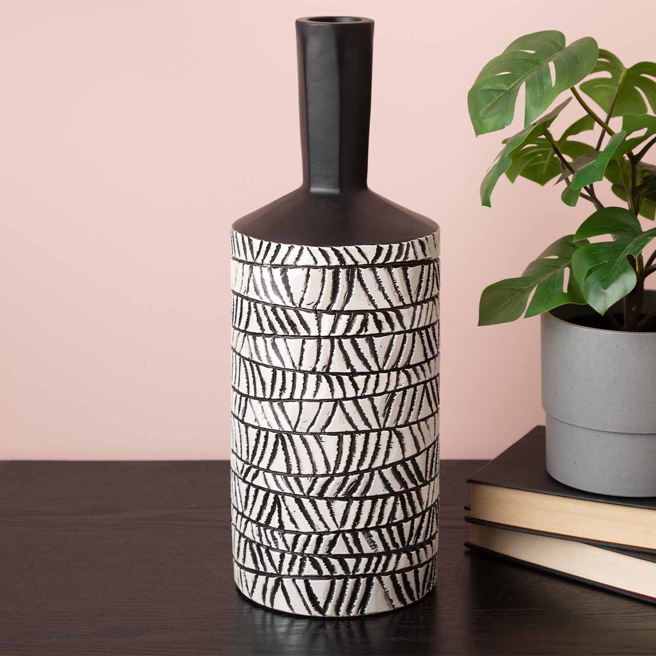 39cm Black and White Polyresin Vase