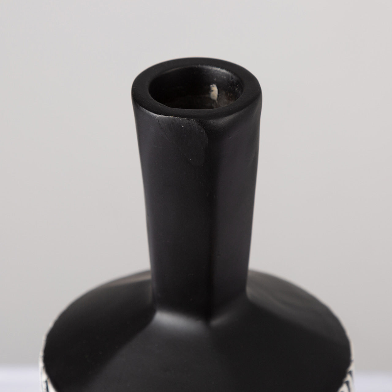 29.5cm Black and White Polyresin Vase