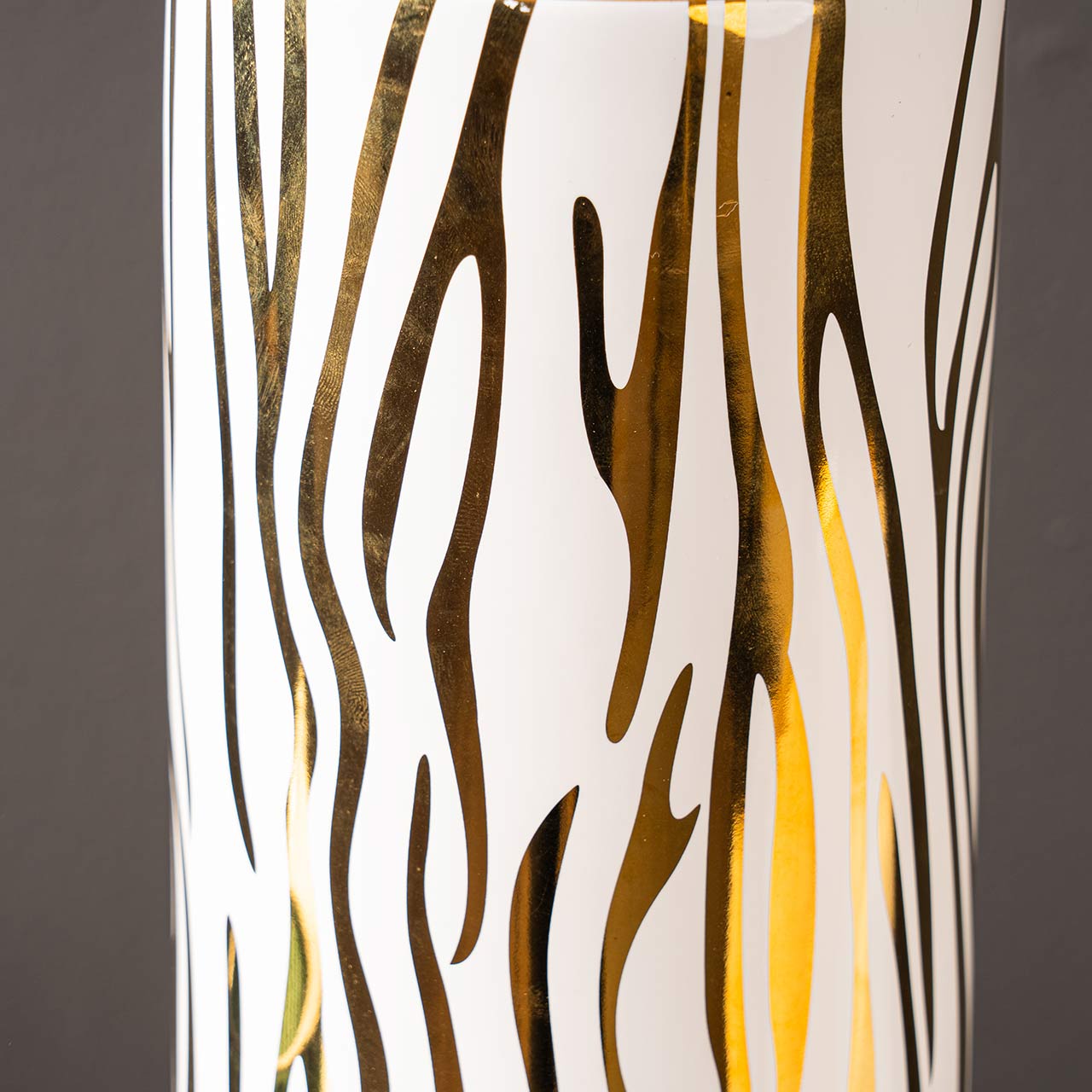 24.6cm White and Gold Ceramic Vase