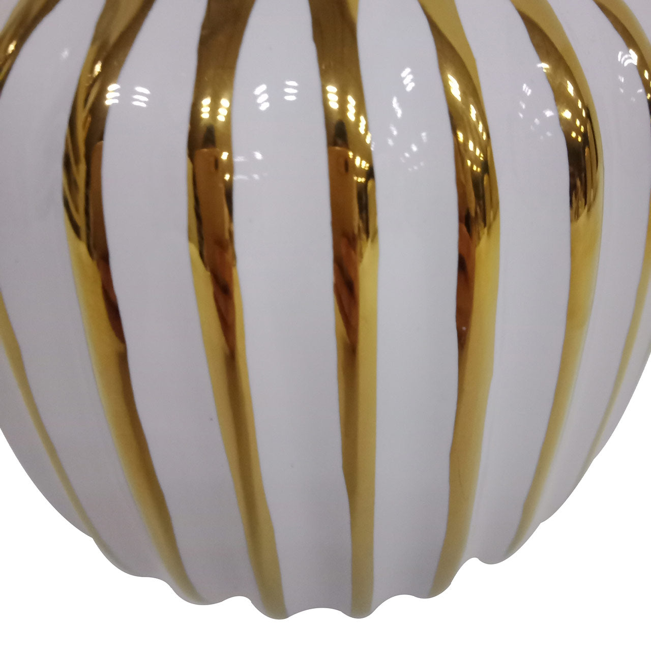 12.5cm White and Gold Pleated Ceramic Vase