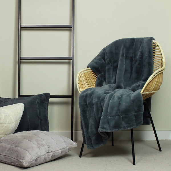 Empress Throw 140x200 Charcoal - XShowhome Limited - Riva