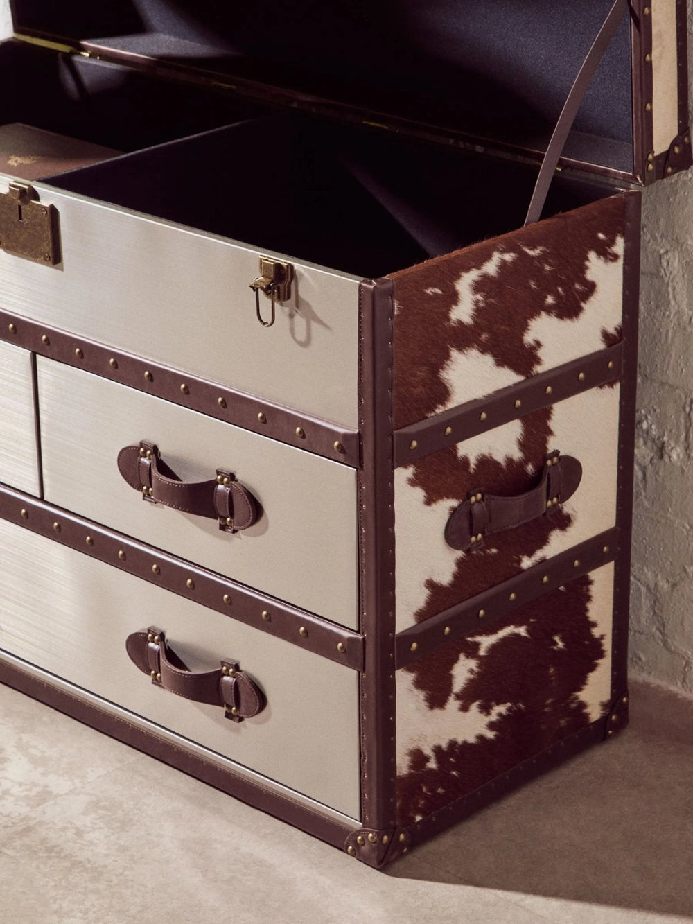 Kensington Townhouse Brown And White Cowhide Cabinet - XShowhome Limited - Xshowhome